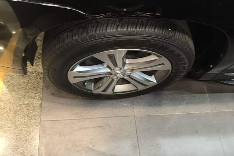 Used Toyota Highlander 2012 2.7L Two-Wheel Drive 7-Seater Luxury Edition Left Front Wheel Hub