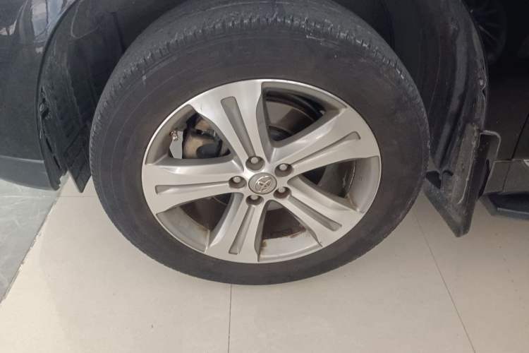 Used Toyota Highlander 2012 2.7L Two-Wheel Drive 7-Seater Luxury Edition Left Front Wheel Hub