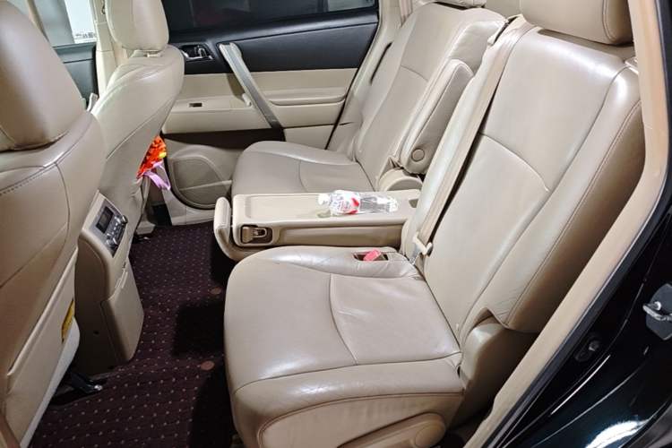 Used Toyota Highlander 2012 2.7L Two-Wheel Drive 7-Seater Luxury Edition Left Rear Seat