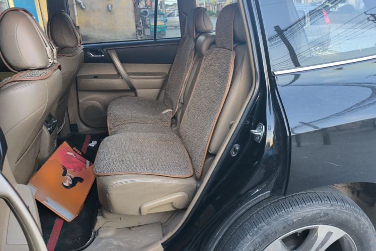 Used Toyota Highlander 2012 2.7L Two-Wheel Drive 7-Seater Luxury Edition Left Rear Seat