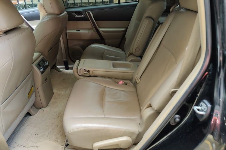 Used Toyota Highlander 2012 2.7L Two-Wheel Drive 7-Seater Luxury Edition Left Rear Seat