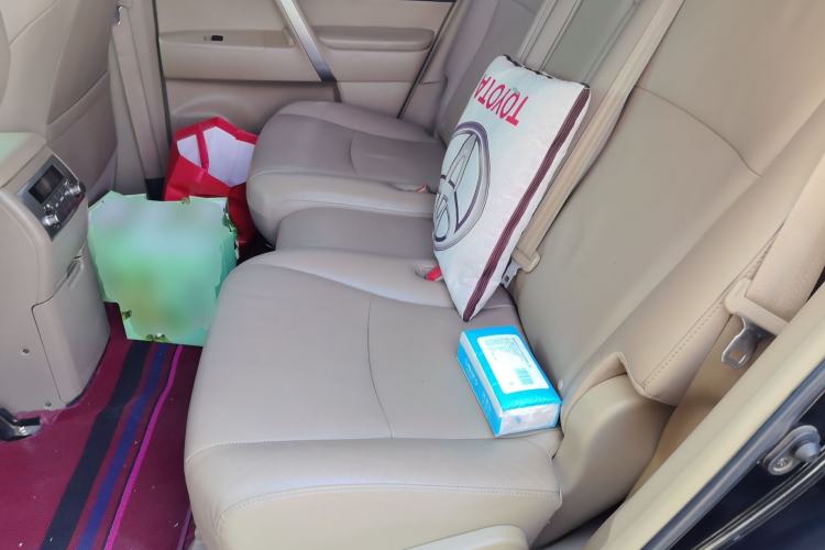 Used Toyota Highlander 2012 2.7L Two-Wheel Drive 7-Seater Luxury Edition Left Rear Seat