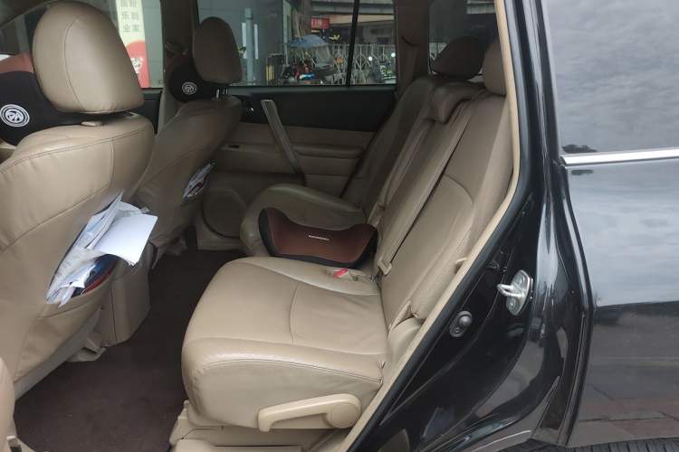 Used Toyota Highlander 2012 2.7L Two-Wheel Drive 7-Seater Luxury Edition Left Rear Seat