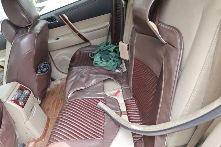 Used Toyota Highlander 2012 2.7L Two-Wheel Drive 7-Seater Luxury Edition Left Rear Seat