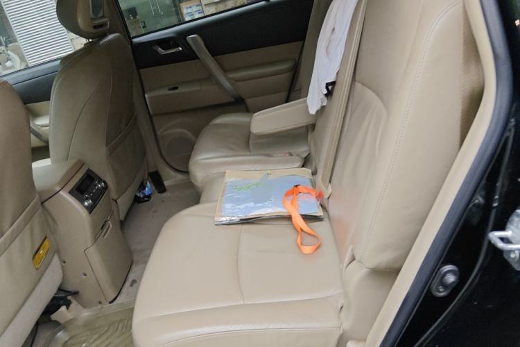 Used Toyota Highlander 2012 2.7L Two-Wheel Drive 7-Seater Luxury Edition Left Rear Seat