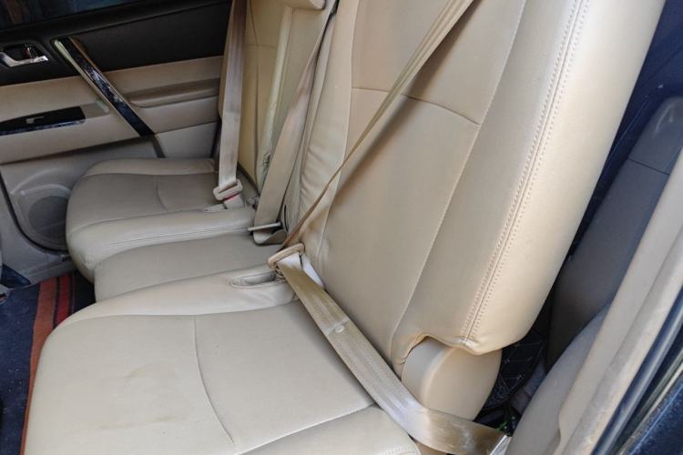 Used Toyota Highlander 2012 2.7L Two-Wheel Drive 7-Seater Luxury Edition Left Rear Seat