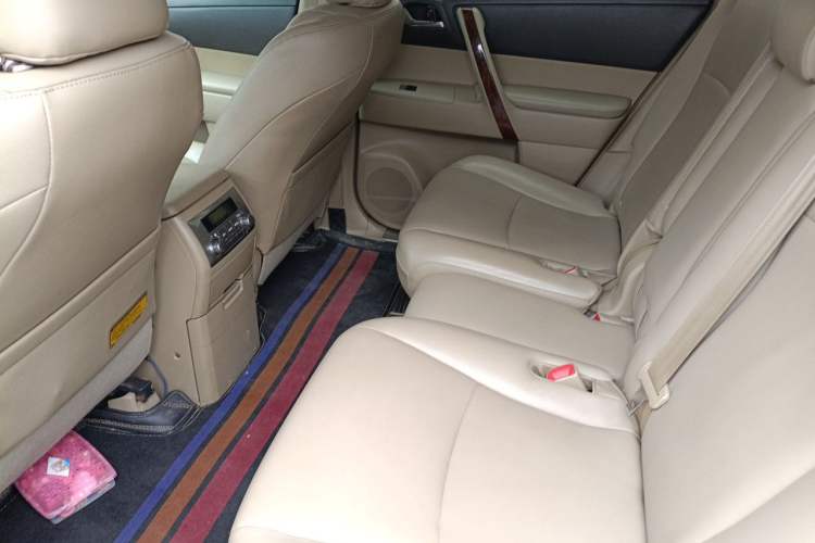 Used Toyota Highlander 2012 2.7L Two-Wheel Drive 7-Seater Luxury Edition Left Rear Seat