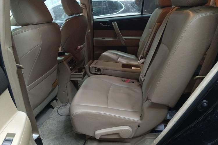Used Toyota Highlander 2012 2.7L Two-Wheel Drive 7-Seater Luxury Edition Left Rear Seat