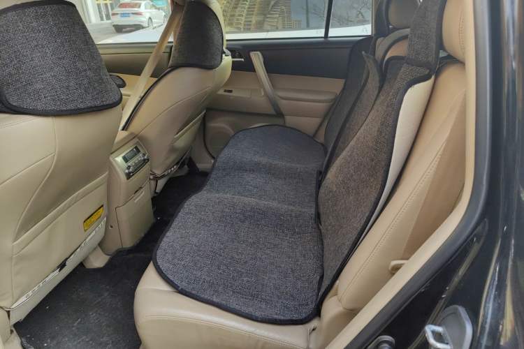 Used Toyota Highlander 2012 2.7L Two-Wheel Drive 7-Seater Luxury Edition Left Rear Seat