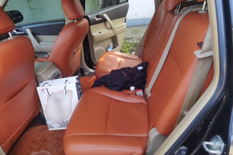 Used Toyota Highlander 2012 2.7L Two-Wheel Drive 7-Seater Elite Edition Left Rear Seat