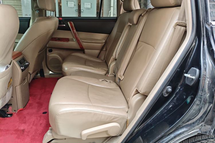 Used Toyota Highlander 2012 2.7L Two-Wheel Drive 7-Seater Luxury Edition Left Rear Seat