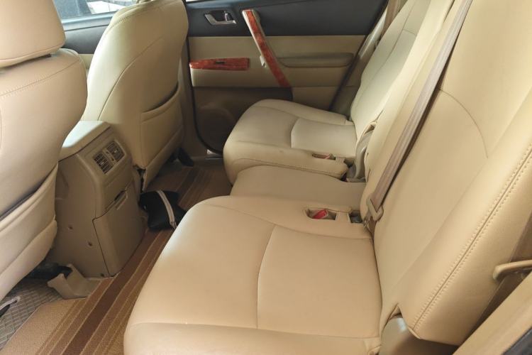 Used Toyota Highlander 2012 2.7L Two-Wheel Drive 5-Seater Sport Edition Left Rear Seat