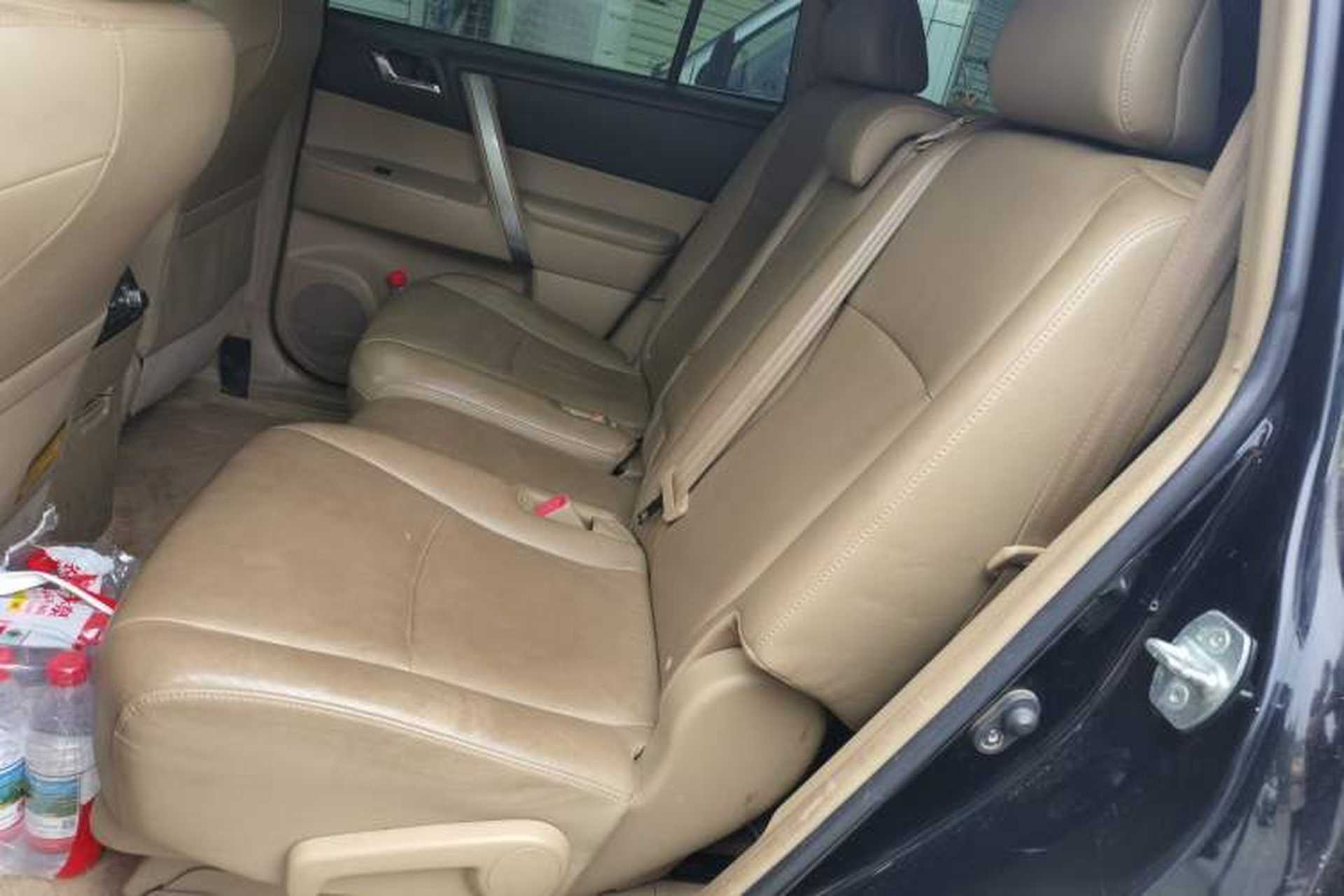 Used Toyota Highlander 2012 2.7L Two-Wheel Drive 7-Seater Luxury Edition Left Rear Seat