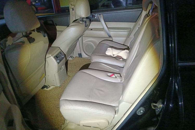 Used Toyota Highlander 2012 2.7L Two-Wheel Drive 7-Seater Luxury Edition Left Rear Seat