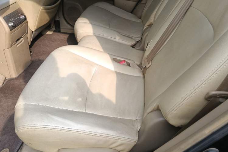 Used Toyota Highlander 2012 2.7L Two-Wheel Drive 7-Seater Elite Edition Left Rear Seat