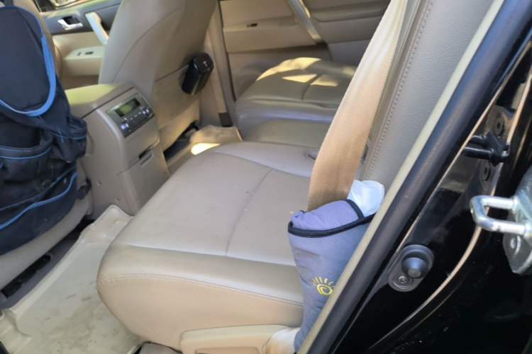 Used Toyota Highlander 2012 2.7L Two-Wheel Drive 7-Seater Luxury Edition Left Rear Seat