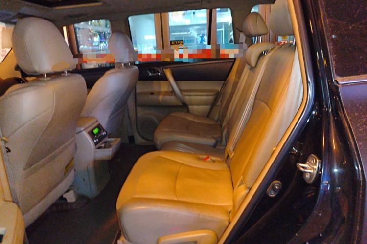 Used Toyota Highlander 2012 2.7L Two-Wheel Drive 7-Seater Luxury Edition Left Rear Seat