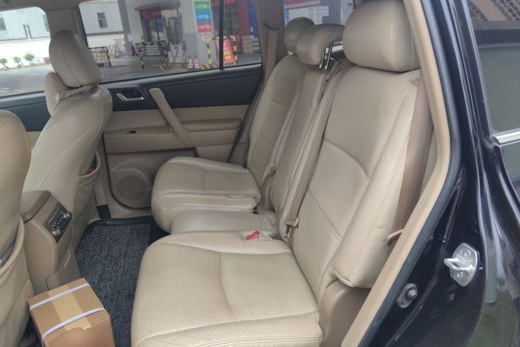 Used Toyota Highlander 2012 2.7L Two-Wheel Drive 7-Seater Elite Edition Left Rear Seat