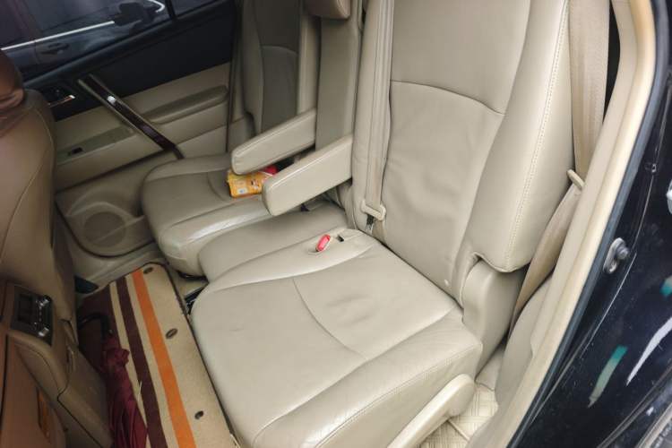 Used Toyota Highlander 2012 2.7L Two-Wheel Drive 7-Seater Luxury Edition Left Rear Seat