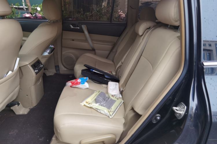 Used Toyota Highlander 2012 2.7L Two-Wheel Drive 7-Seater Luxury Edition Left Rear Seat