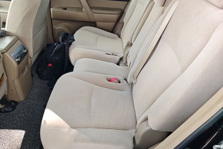 Used Toyota Highlander 2012 2.7L Two-Wheel Drive 7-Seater Elite Edition Left Rear Seat