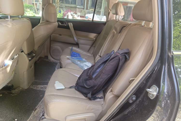 Used Toyota Highlander 2012 2.7L Two-Wheel Drive 7-Seater Luxury Edition Left Rear Seat