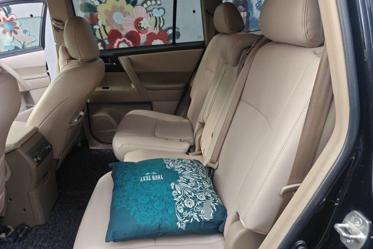 Used Toyota Highlander 2012 2.7L Two-Wheel Drive 7-Seater Elite Edition Left Rear Seat