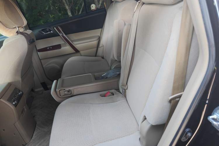 Used Toyota Highlander 2012 2.7L Two-Wheel Drive 7-Seater Elite Edition Left Rear Seat