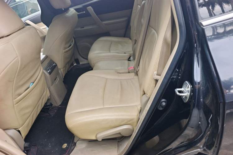 Used Toyota Highlander 2012 2.7L Two-Wheel Drive 7-Seater Elite Edition Left Rear Seat