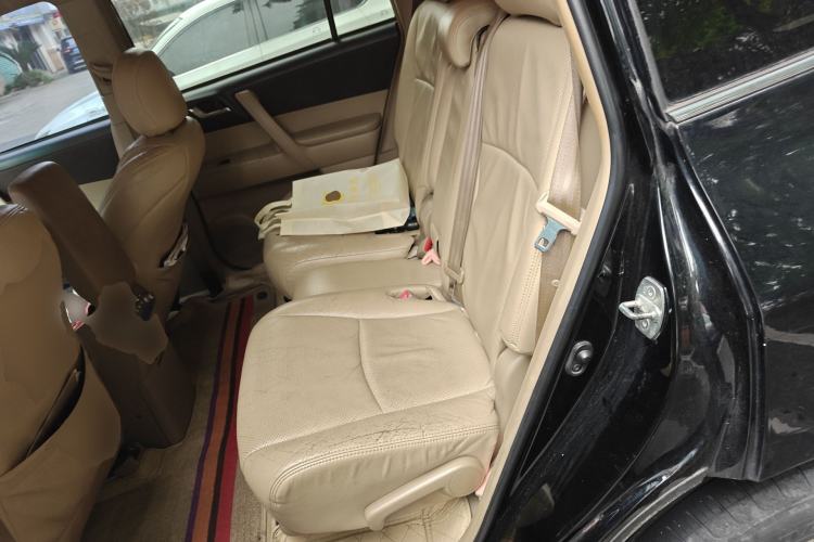 Used Toyota Highlander 2012 2.7L Two-Wheel Drive 7-Seater Elite Edition Left Rear Seat