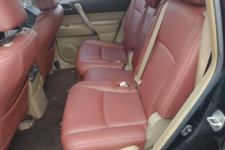 Used Toyota Highlander 2012 2.7L Two-Wheel Drive 7-Seater Luxury Edition Left Rear Seat