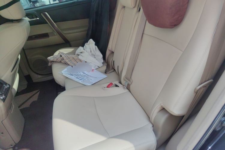 Used Toyota Highlander 2012 2.7L Two-Wheel Drive 7-Seater Luxury Edition Left Rear Seat