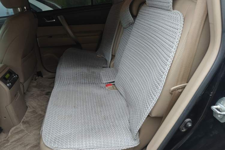Used Toyota Highlander 2012 2.7L Two-Wheel Drive 7-Seater Luxury Edition Left Rear Seat