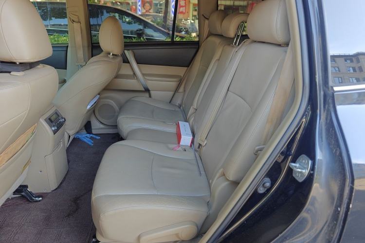 Used Toyota Highlander 2012 2.7L Two-Wheel Drive 7-Seater Luxury Edition Left Rear Seat