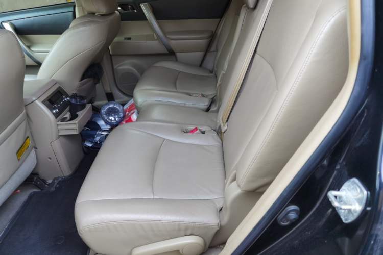 Used Toyota Highlander 2012 2.7L Two-Wheel Drive 7-Seater Luxury Edition Left Rear Seat