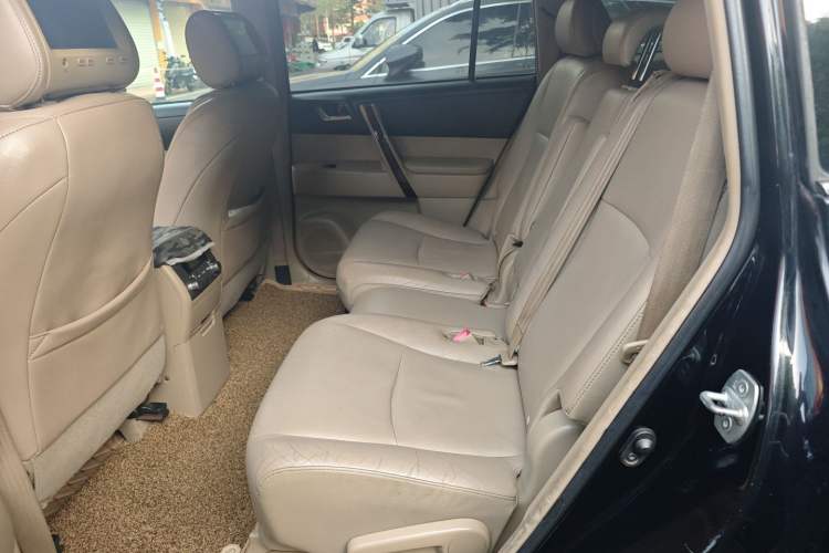 Used Toyota Highlander 2012 2.7L Two-Wheel Drive 7-Seater Luxury Edition Left Rear Seat