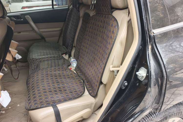 Used Toyota Highlander 2012 2.7L Two-Wheel Drive 7-Seater Luxury Edition Left Rear Seat