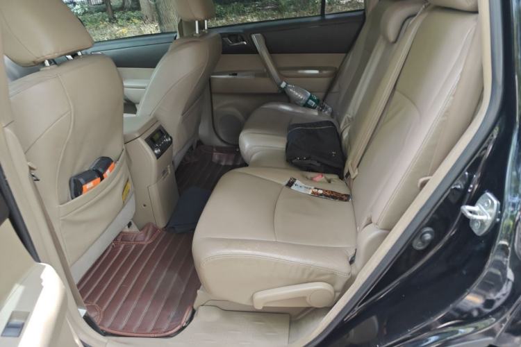 Used Toyota Highlander 2012 2.7L Two-Wheel Drive 7-Seater Luxury Edition Left Rear Seat