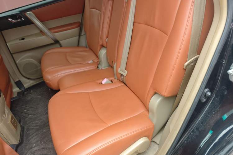 Used Toyota Highlander 2012 2.7L Two-Wheel Drive 7-Seater Luxury Edition Left Rear Seat