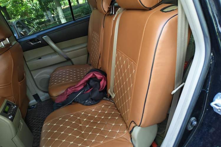 Used Toyota Highlander 2012 2.7L Two-Wheel Drive 7-Seater Luxury Edition Left Rear Seat