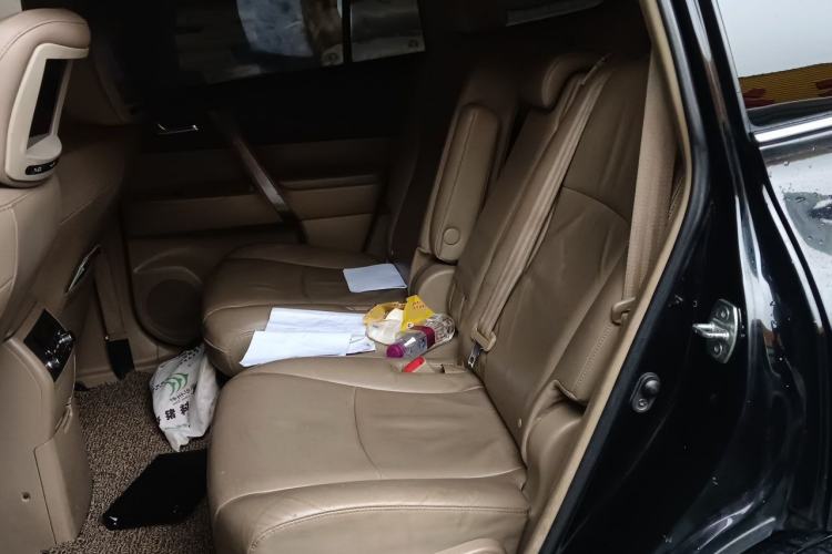 Used Toyota Highlander 2012 2.7L Two-Wheel Drive 7-Seater Luxury Edition Left Rear Seat