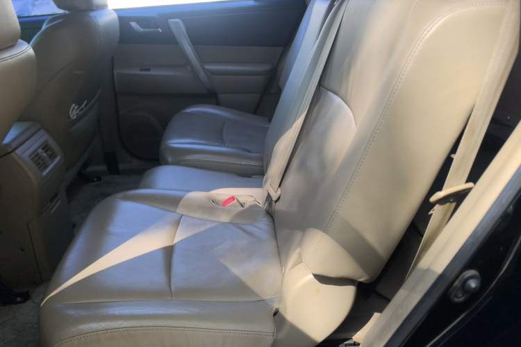 Used Toyota Highlander 2012 2.7L Two-Wheel Drive 5-Seater Sport Edition Left Rear Seat