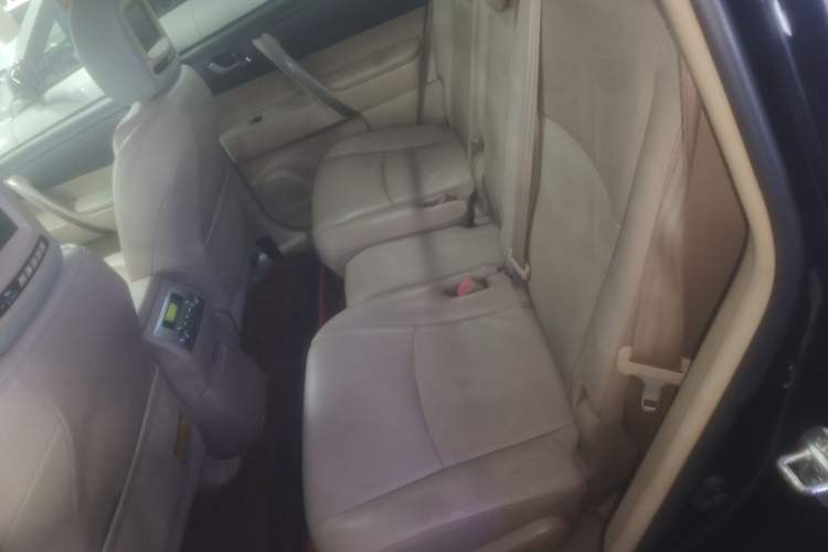 Used Toyota Highlander 2012 2.7L Two-Wheel Drive 7-Seater Luxury Edition Left Rear Seat