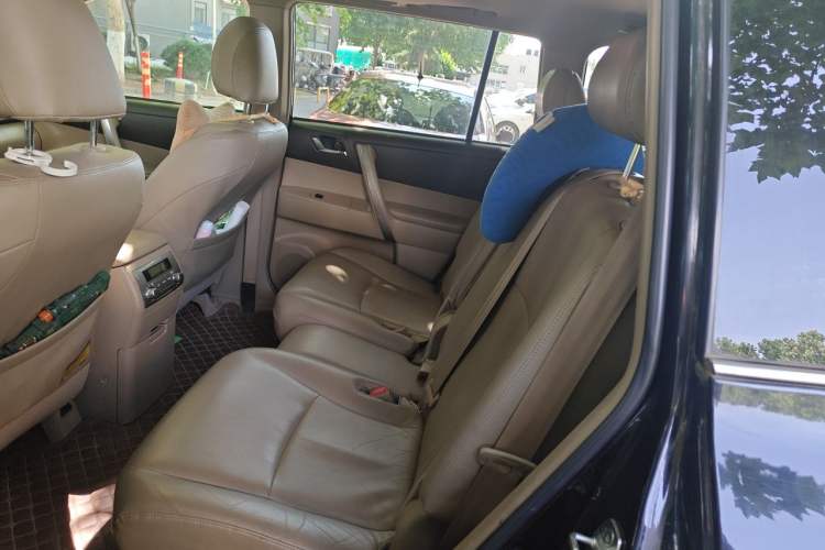 Used Toyota Highlander 2012 2.7L Two-Wheel Drive 7-Seater Luxury Edition Left Rear Seat