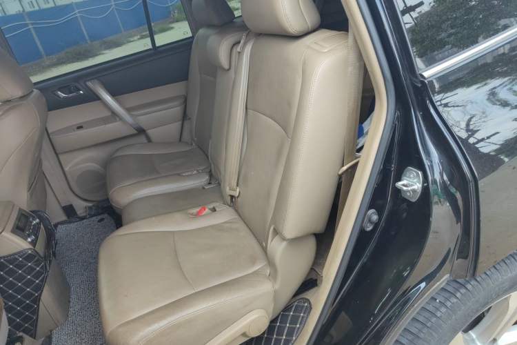 Used Toyota Highlander 2012 2.7L Two-Wheel Drive 7-Seater Luxury Navigation Edition Left Rear Seat