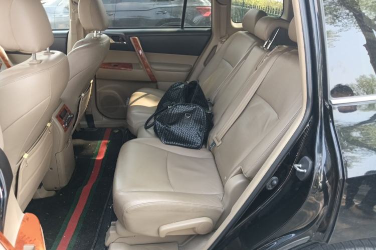 Used Toyota Highlander 2012 2.7L Two-Wheel Drive 7-Seater Luxury Edition Left Rear Seat