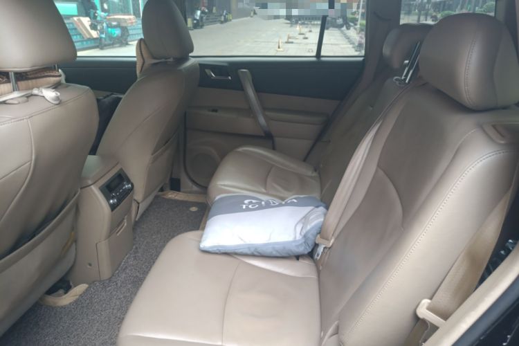 Used Toyota Highlander 2012 2.7L Two-Wheel Drive 7-Seater Luxury Edition Left Rear Seat