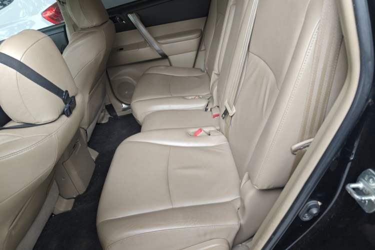 Used Toyota Highlander 2012 2.7L Two-Wheel Drive 7-Seater Luxury Edition Left Rear Seat