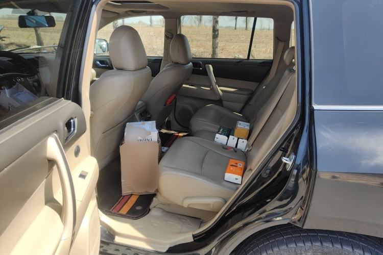 Used Toyota Highlander 2012 2.7L Two-Wheel Drive 7-Seater Luxury Edition Left Rear Seat