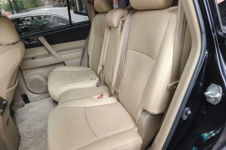 Used Toyota Highlander 2012 2.7L Two-Wheel Drive 7-Seater Elite Edition Left Rear Seat